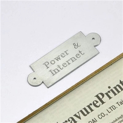 Metalindgraverede navneskilte