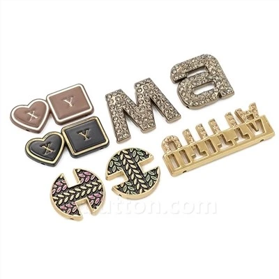 Metal tag logo