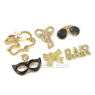 Brocher og nåle til kjoler