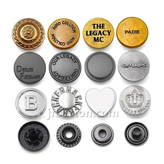 Jakke med trykknapper