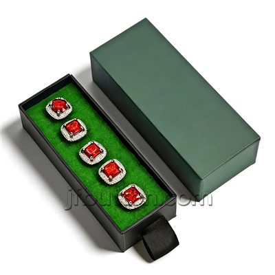 Butang Baju Melayu Rubinrød